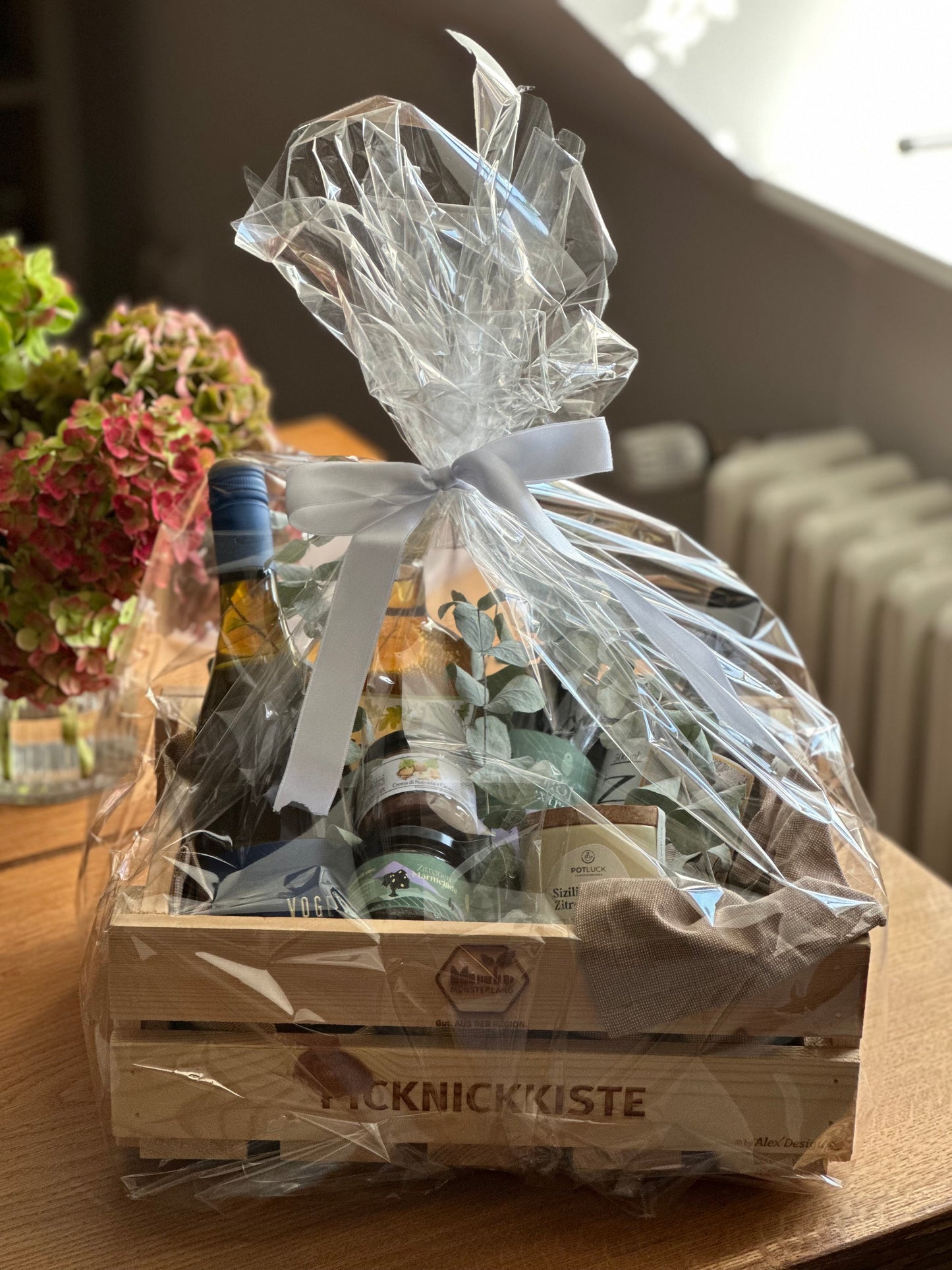 Picknickkiste mit tollen Produkten aus Sizilien