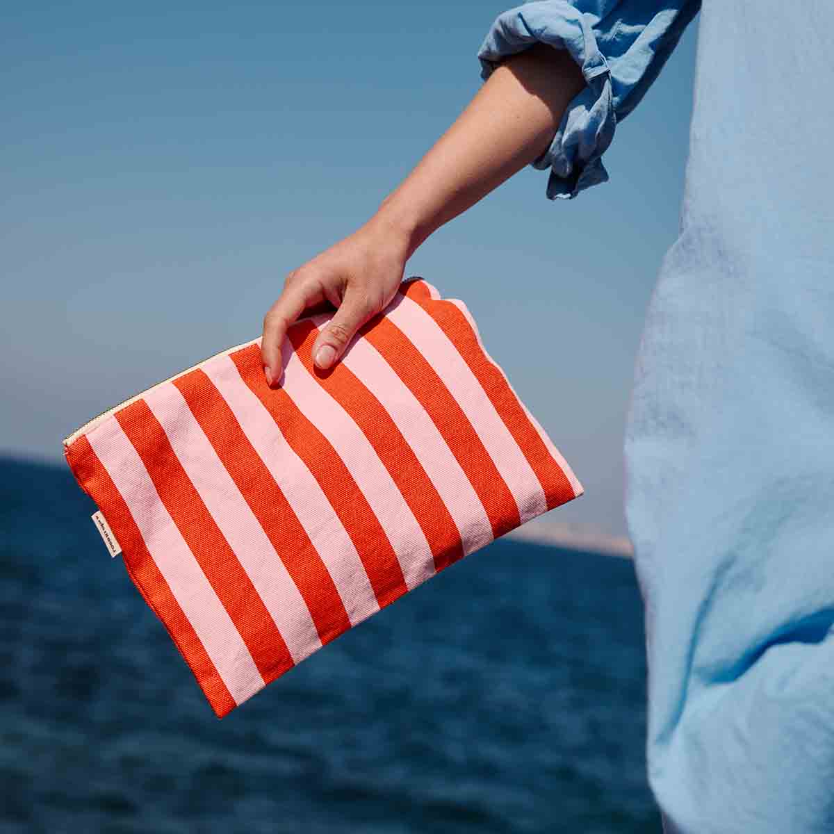 LILI flache Tasche mit Streifen in Tomatenrot und Candy Pink
